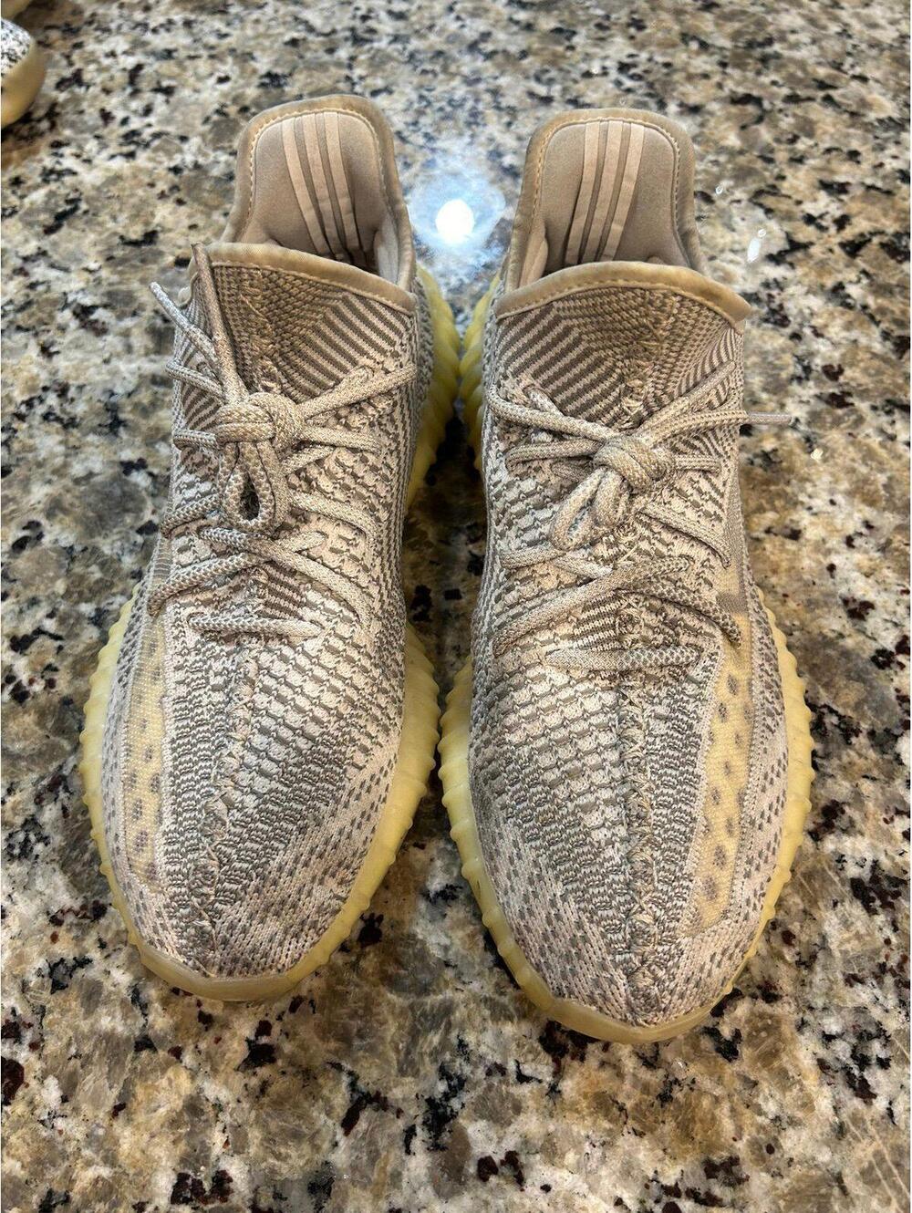 Men’s Size 11 Yeezy Boost 350 V2 Static Art EF2905 Great condition